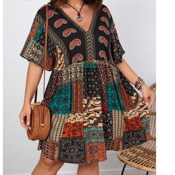 Plus Paisley Floral Print v neck Mini Dress - Picture 4 of 6